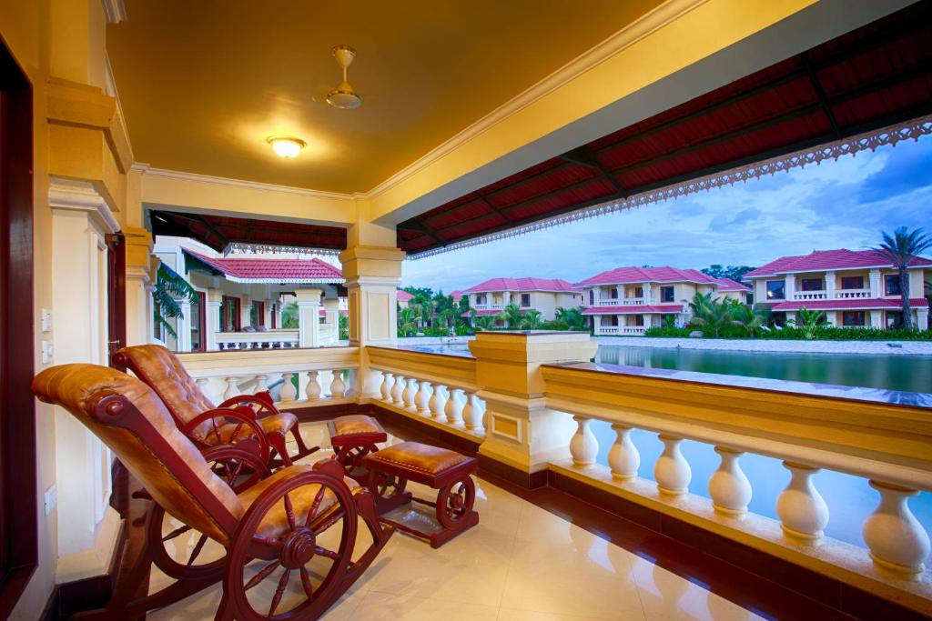 Bazén v ubytování Regency Lagoon Resort nebo v jeho okolí