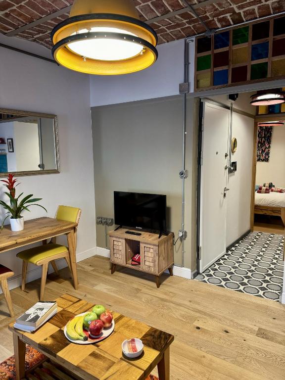 TV a/nebo společenská místnost v ubytování Heristage Istanbul Galataport