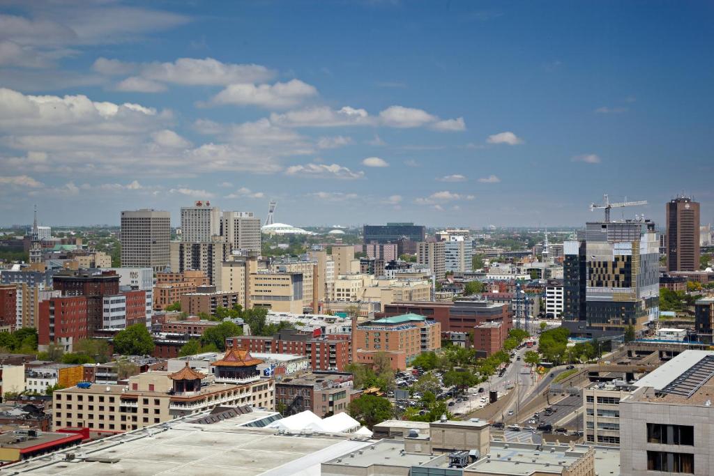 
Premium Twin Room with Lounge Access
