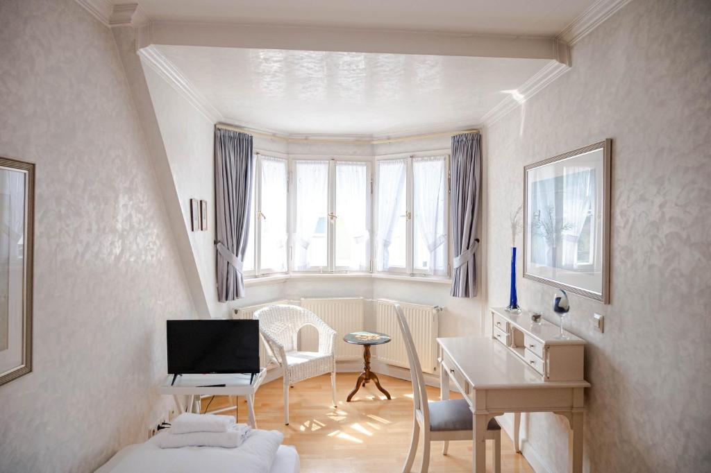 TV a/nebo společenská místnost v ubytování Hotel Leone d´Oro