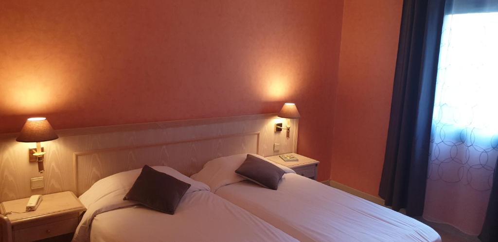 Logis L'Auberge Bourbonnaise - Habitación Gemela