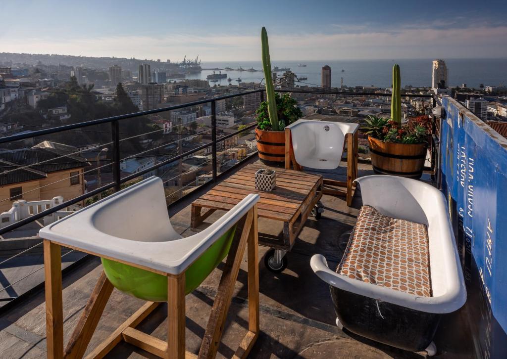 Svalir eða verönd á Hotel Winebox Valparaiso