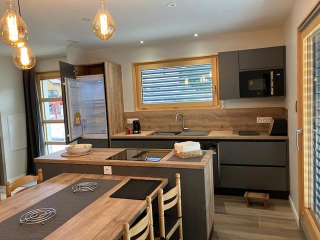 Cuisine ou kitchenette dans l'établissement LA VILLA NATURA