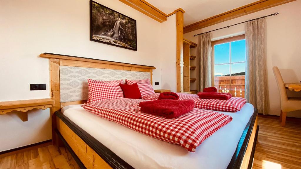 Postel nebo postele na pokoji v ubytování Bio Alpenhof Rostatt