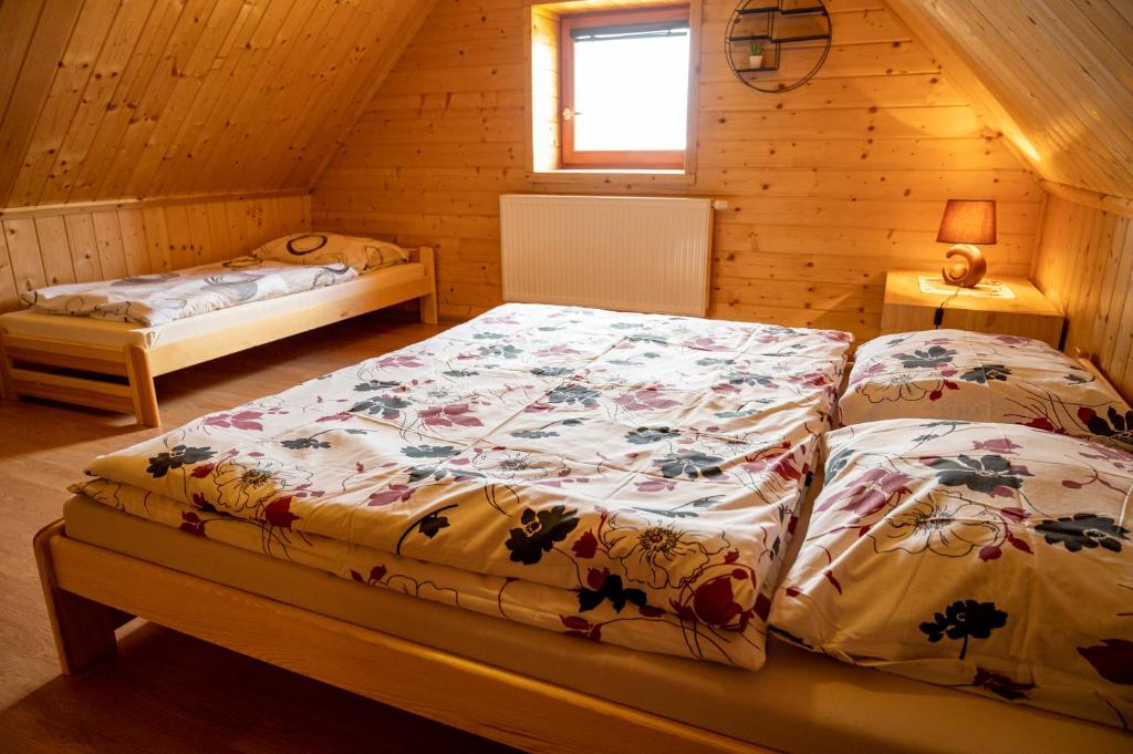 Postel nebo postele na pokoji v ubytování Chata Východná