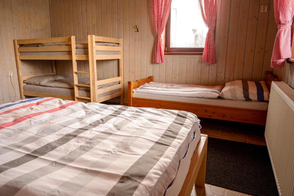 Postel nebo postele na pokoji v ubytování Chata Východná