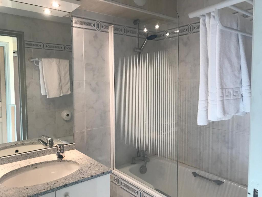 Koupelna v ubytování Hotel et Résidence Le Clos Cerdan