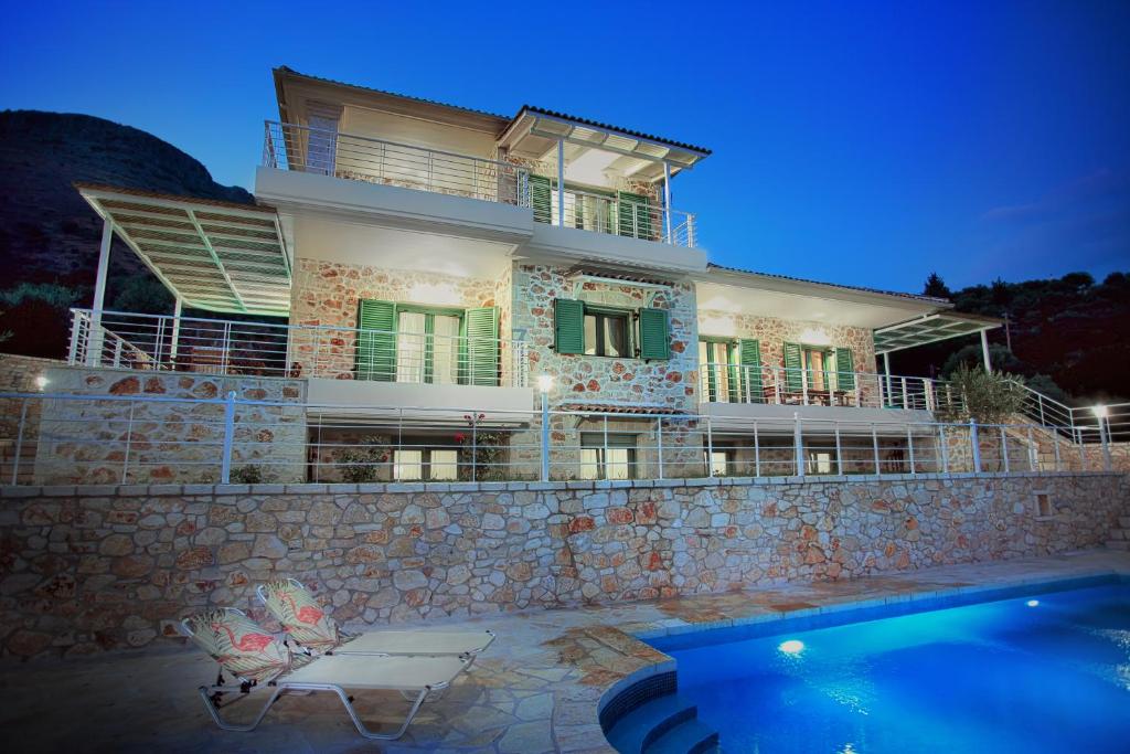 The swimming pool at or close to Petra & Thalassa