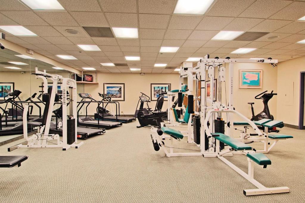 Fitness centrum a/nebo fitness zařízení v ubytování Caesars Republic Lake Tahoe - Formerly Harveys