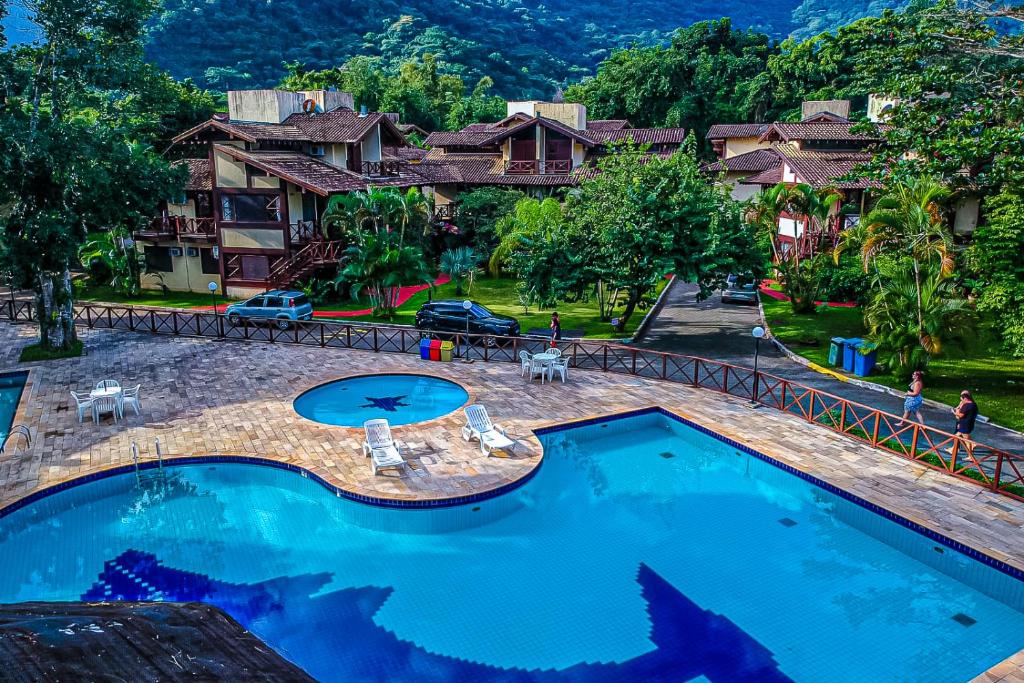 Vista de la piscina de Flat Maresias 2 quartos condomínio Canto do Mar o d'una piscina que hi ha a prop