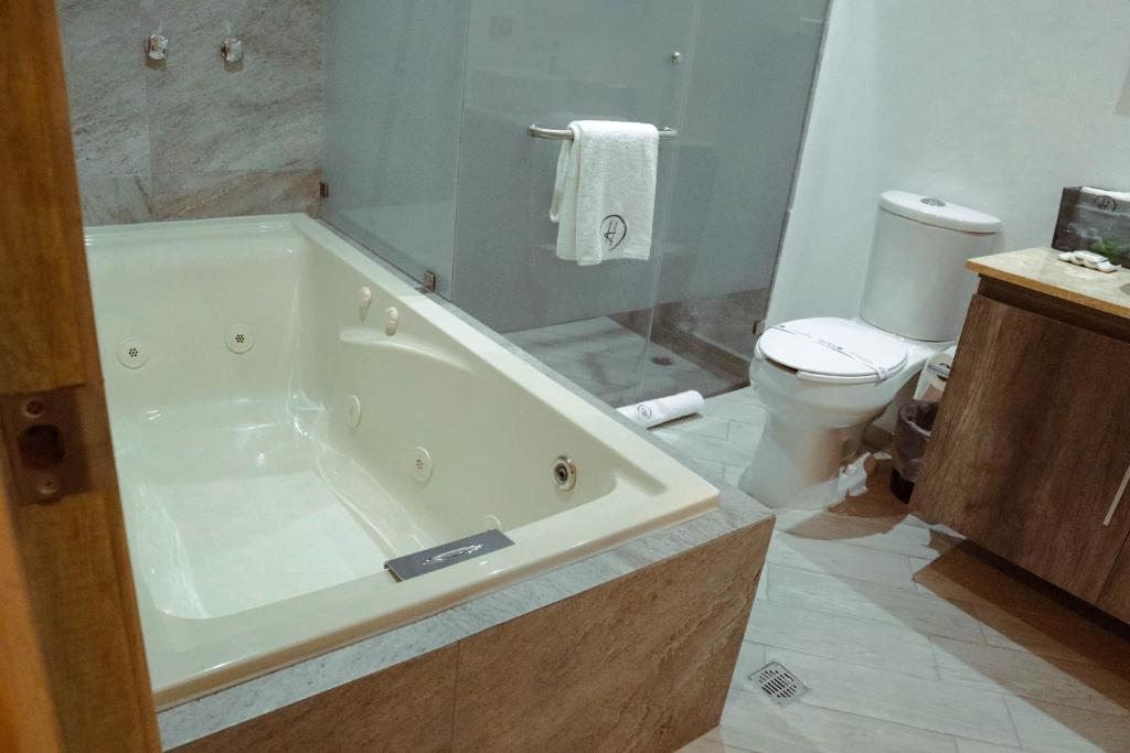 Koupelna v ubytování HUNICO HOTEL