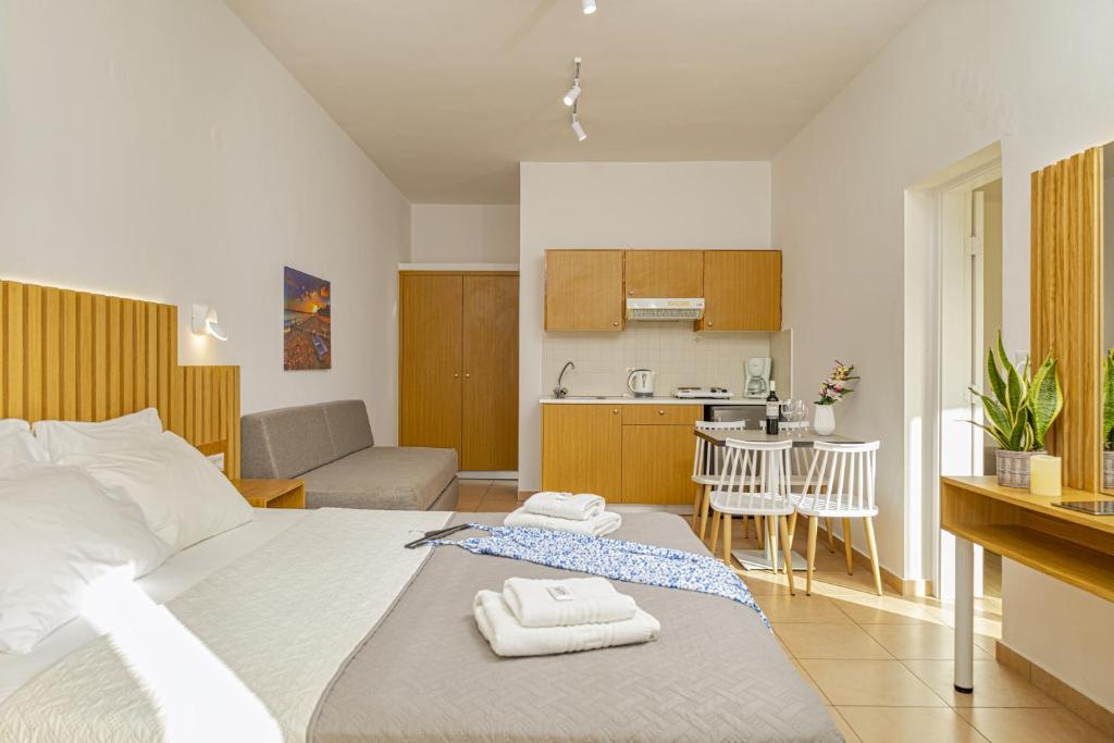 Posteľ alebo postele v izbe v ubytovaní Theos Village Apartments