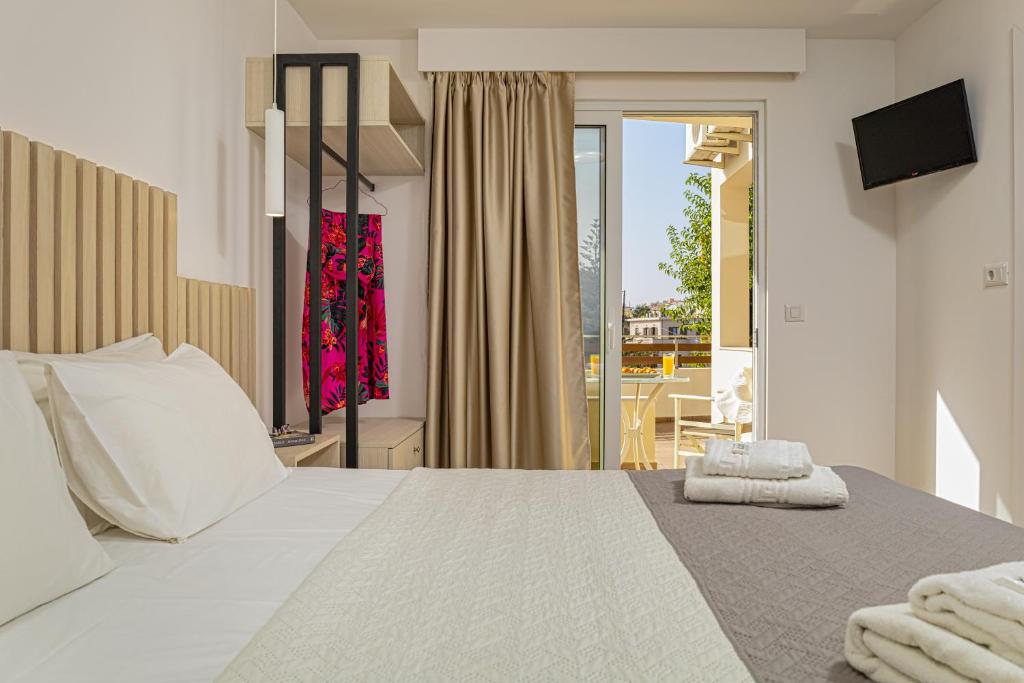 Posteľ alebo postele v izbe v ubytovaní Theos Village Apartments