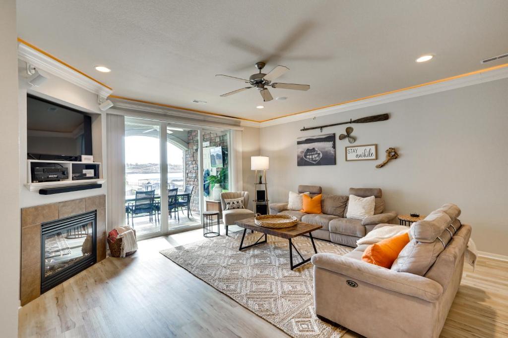 Osage Beach Retreat with Boat Slip Access!, Osage Beach (updated prices