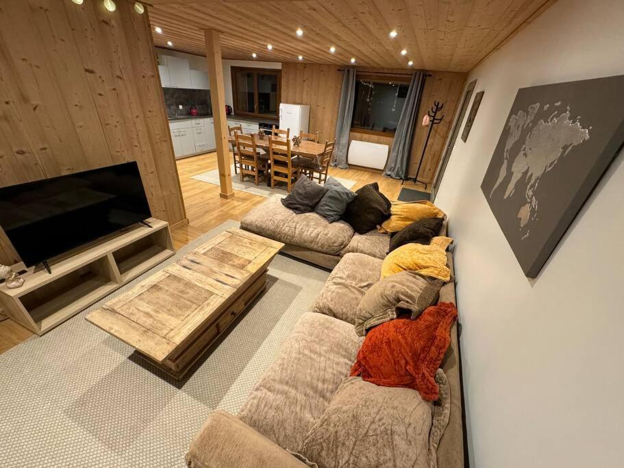 A seating area at Magnifique appartement rénové