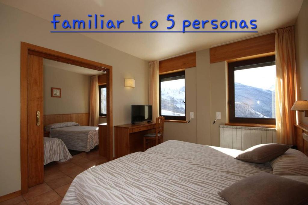 Postel nebo postele na pokoji v ubytování Hotel Seixes y Apartamento Bagergue