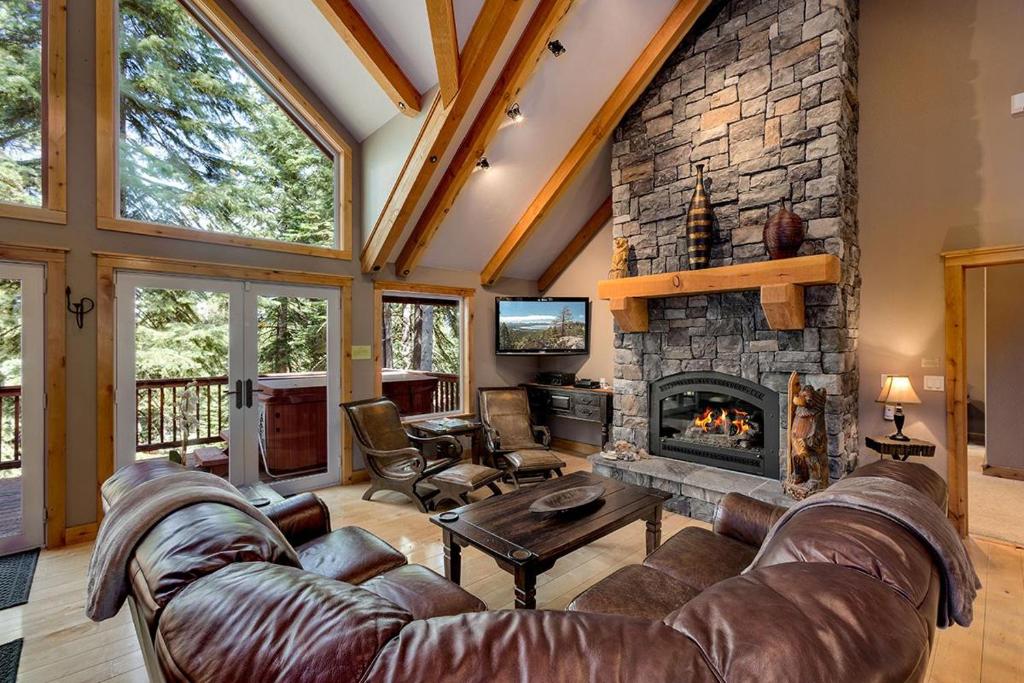 a living room with a couch and a fireplace at Forest View Lodge in South Lake Tahoe
