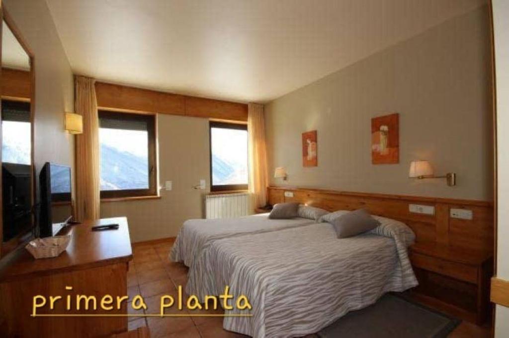 Postel nebo postele na pokoji v ubytování Hotel Seixes y Apartamento Bagergue