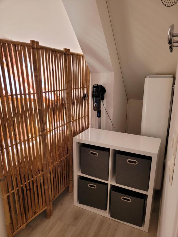 a room with a white counter and a refrigerator at Gîte Évasion idyllique à l&#39;étage près zoo-chateaux in Faverolles-sur-Cher