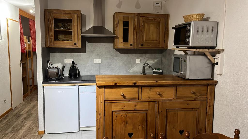Kuchyň nebo kuchyňský kout v ubytování Chalet L'Hermine