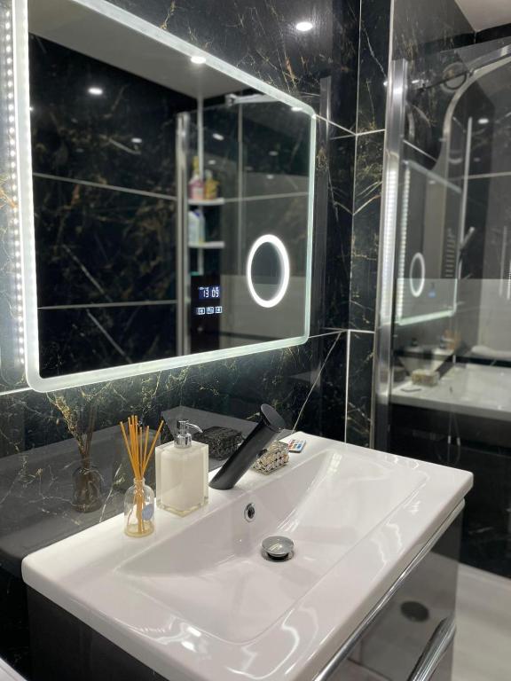 Kúpeľňa v ubytovaní Place privée/Le Marbré/Moderne/60m2