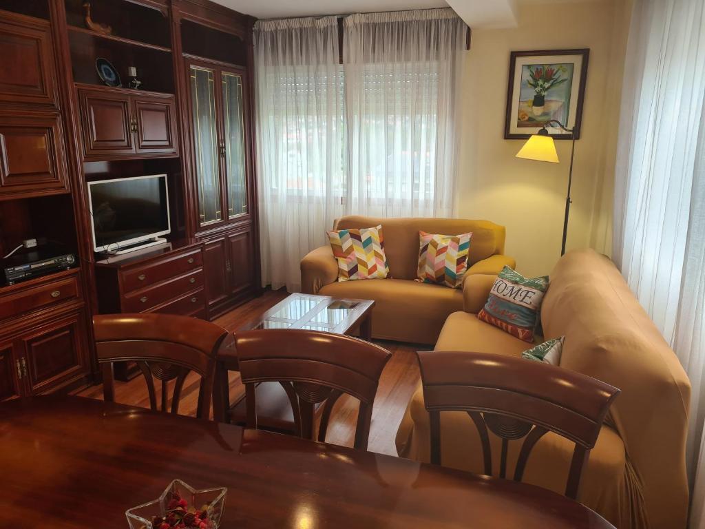 Televízia a/alebo spoločenská miestnosť v ubytovaní Casa Campelo - APTO Playa de Rodeira Cangas, Garaje y WiFi gratis