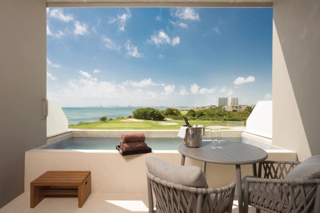 Dreams Vista Cancun Golf & Spa Resort - Preferido Club Deluxe Ocean Vista Piscina Tripla
