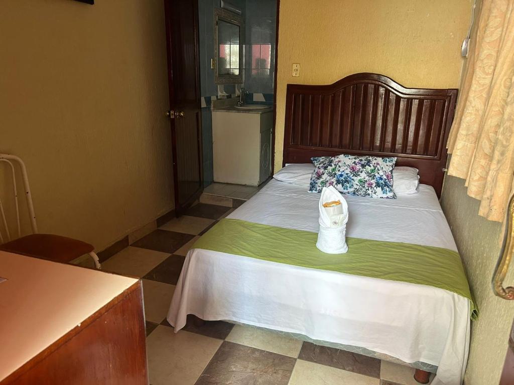 Postel nebo postele na pokoji v ubytování Hotel Capri Playa a una calle de la Playa Regatas