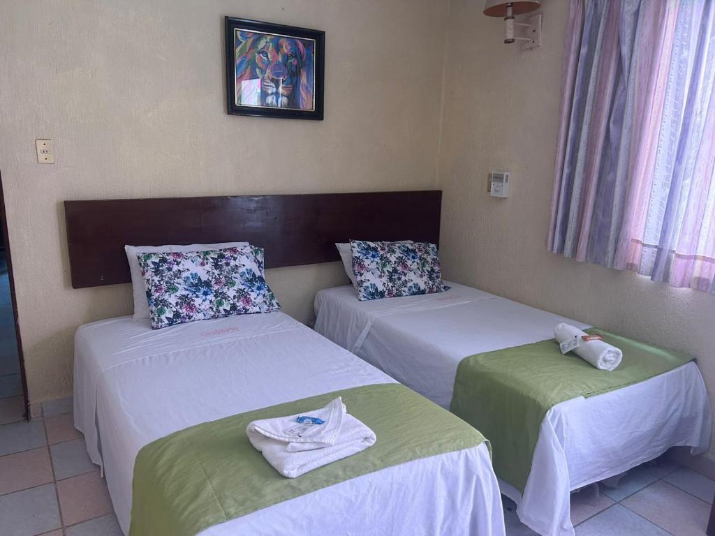 Postel nebo postele na pokoji v ubytování Hotel Capri Playa a una calle de la Playa Regatas