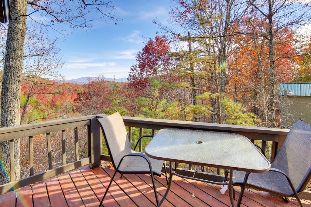 Cozy Hope Cabin Vacation Rental in Cosby with View, Cosby (updated