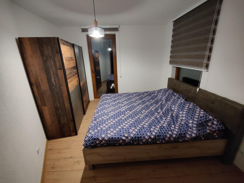 Postel nebo postele na pokoji v ubytování Villa Gjelbër