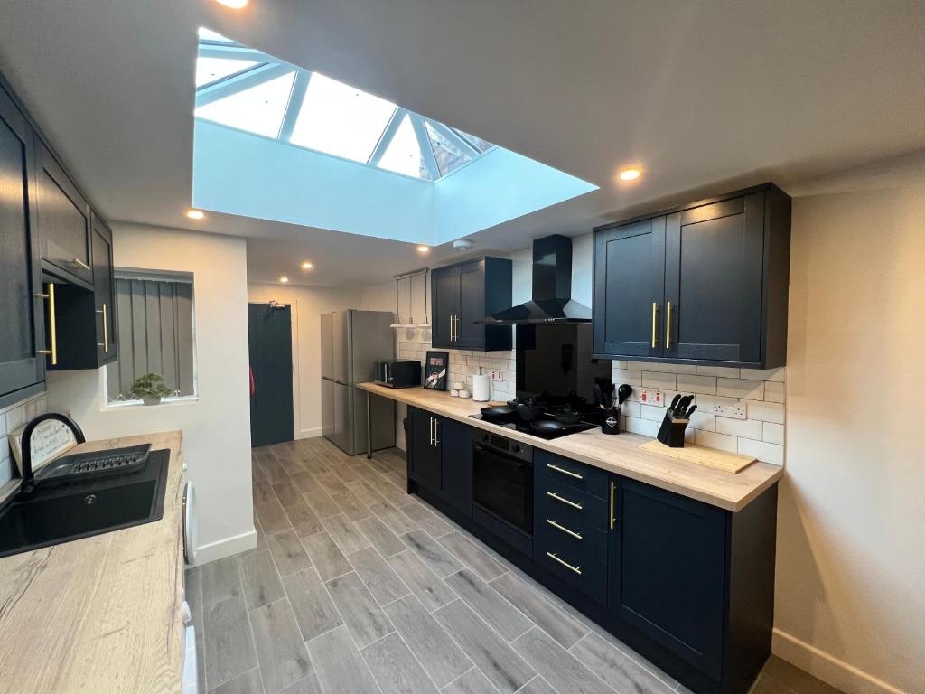 Sapphire House Luxury Coventry 5 Bedroom House, Coventry (updated