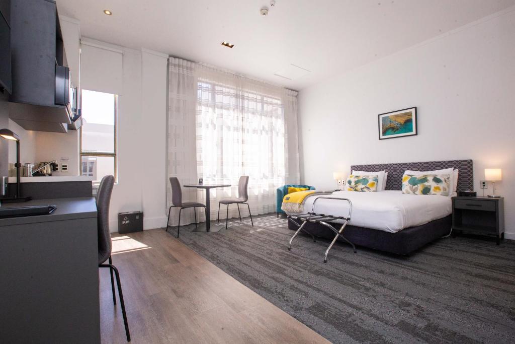 Postel nebo postele na pokoji v ubytování Quest Invercargill Serviced Apartments