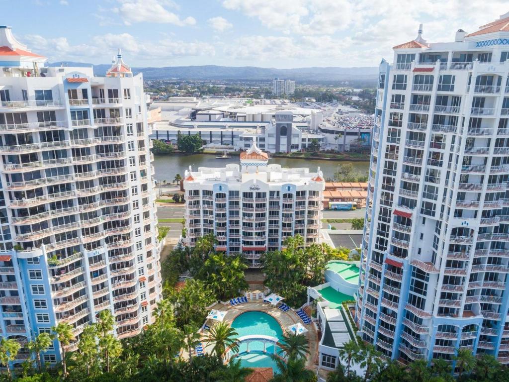 Large SubPenthouse Apartment in Broadbeach, Gold Coast (updated prices