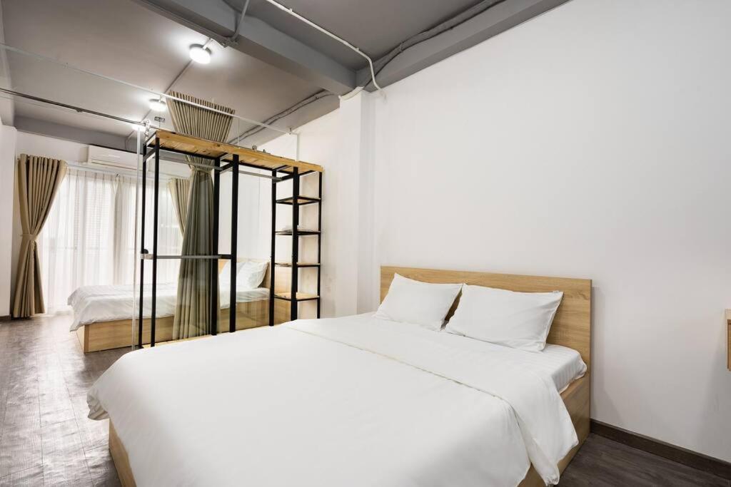 Un ou plusieurs lits dans un hébergement de l'établissement Glass-Walled Design Condo in D1