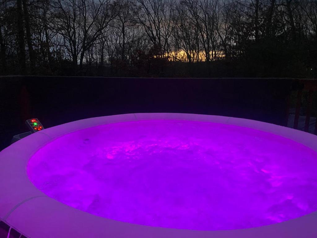 Galería fotográfica de Pocono cabin with private pool at Shawnee Mtn en East Stroudsburg