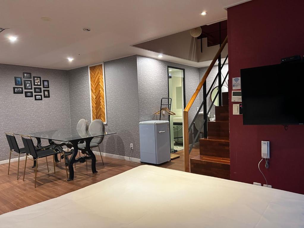 TV a/nebo společenská místnost v ubytování Elysia Boutique Hotel