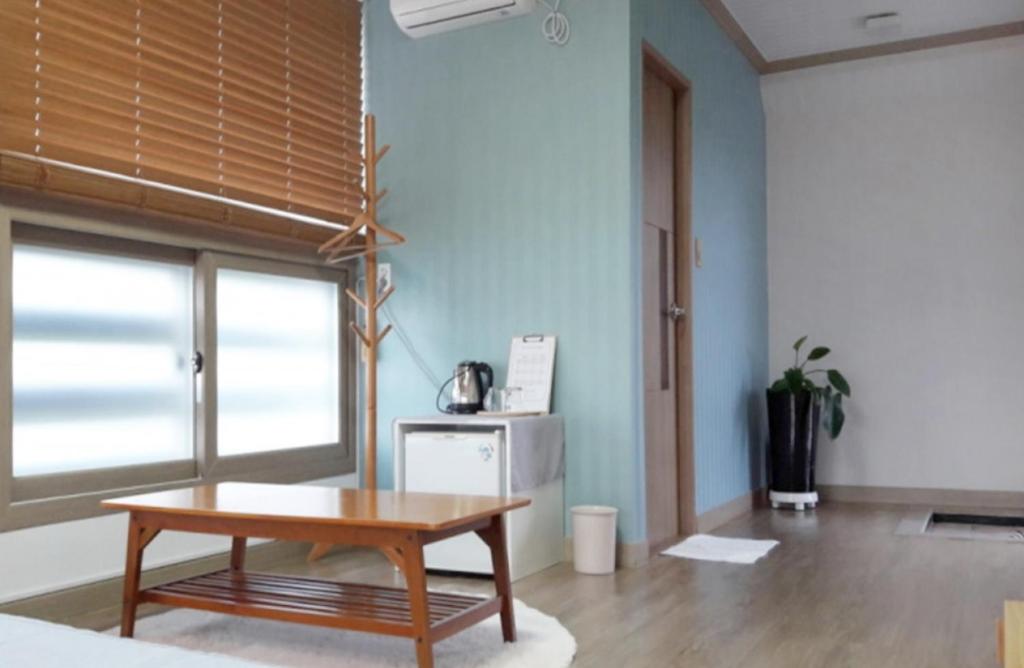 TV a/nebo společenská místnost v ubytování Moon Forest Guesthouse
