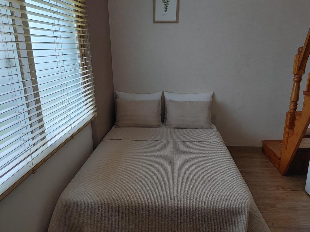 Postel nebo postele na pokoji v ubytování Moon Forest Guesthouse