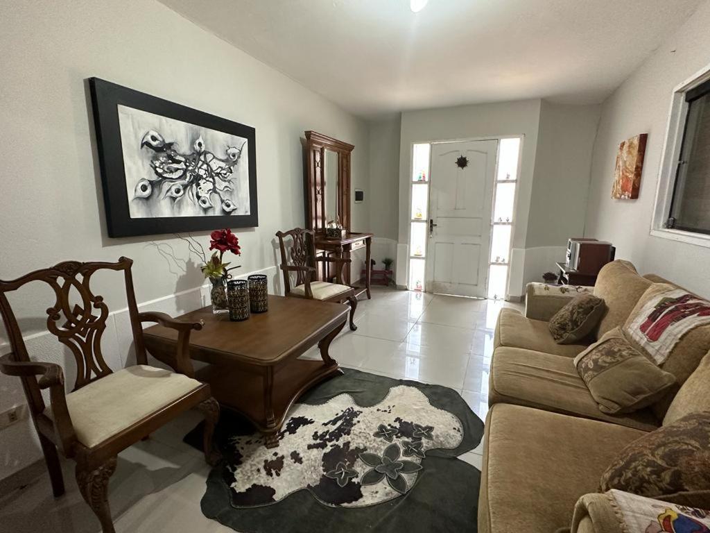 a living room with a couch and a table at Casa La Galería in Asunción