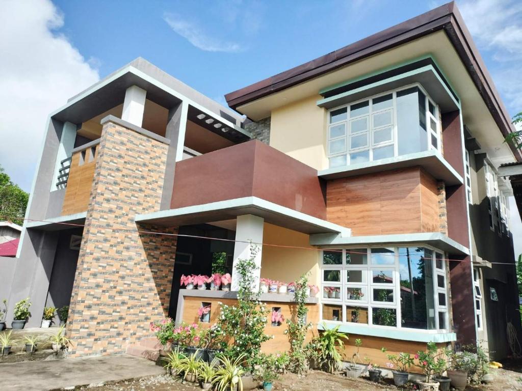 The Brown House in Santa Ana, Santa Ana (updated prices 2024)