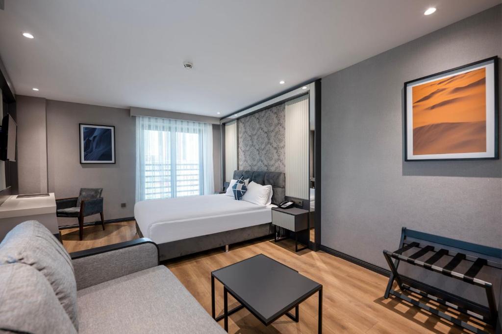 Postel nebo postele na pokoji v ubytování Four Points Flex by Sheraton Antalya Lara