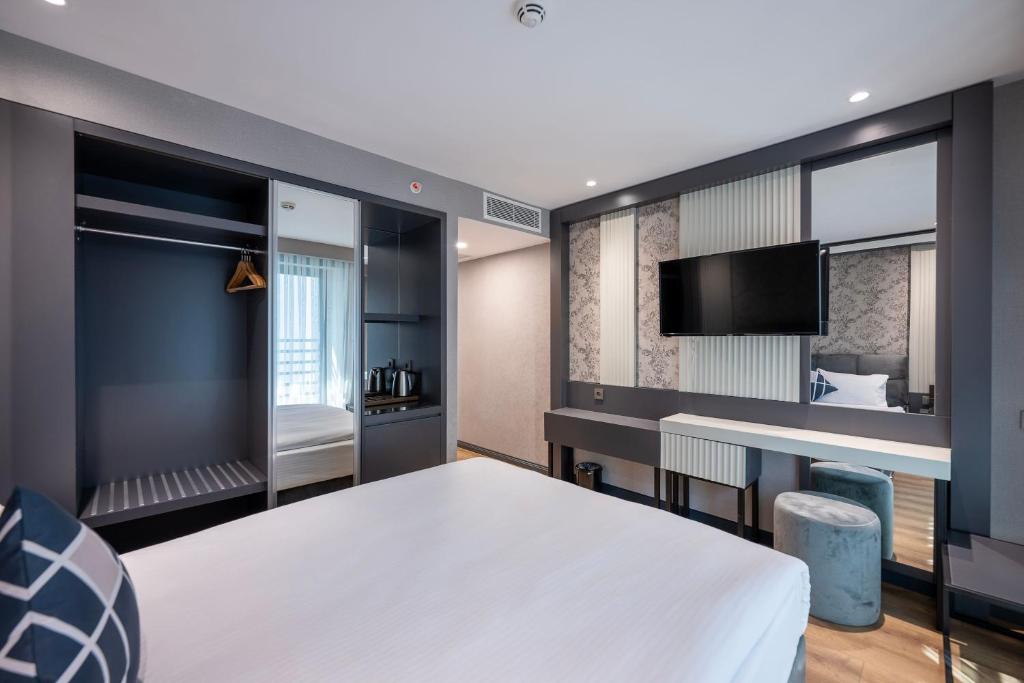 Postel nebo postele na pokoji v ubytování Four Points Flex by Sheraton Antalya Lara