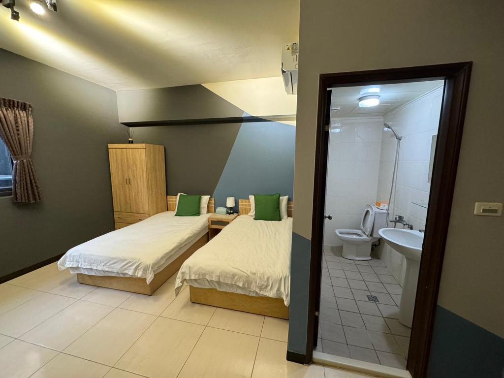 Postel nebo postele na pokoji v ubytování Still Haus 静の宿