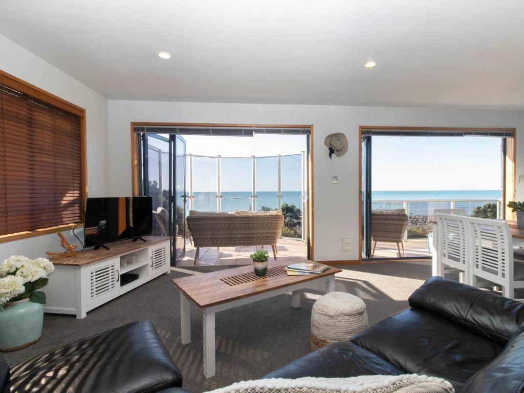 Beachfront Bliss On Wanaka Terrace Support Local