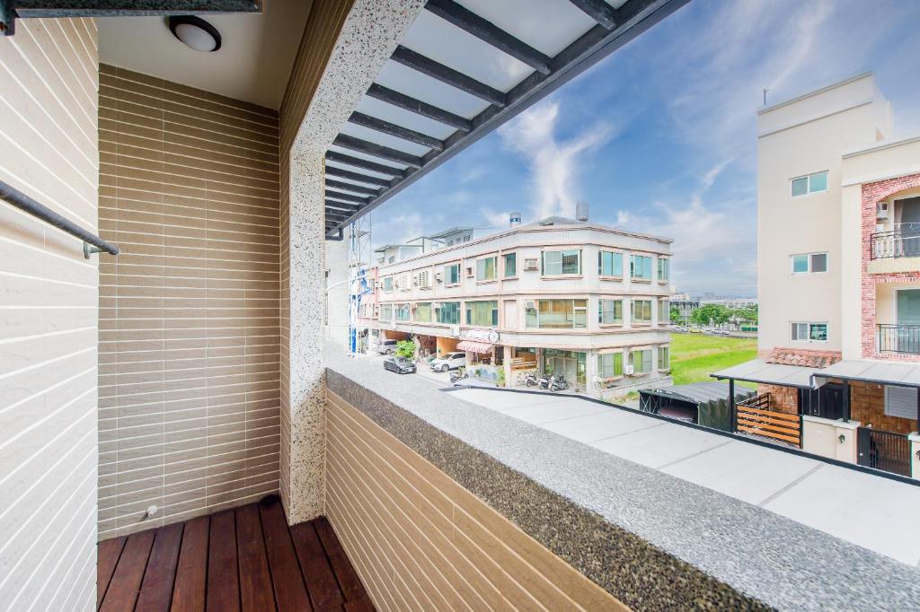 a balcony with a view of a building at 自由之丘民宿 l 寵物友善 in Taitung City