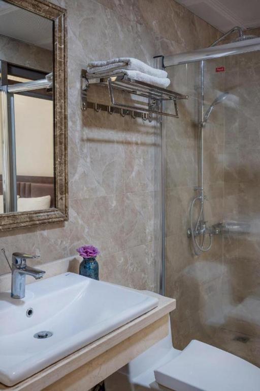 Aroma Cat Ba Sea View Hotel - 13