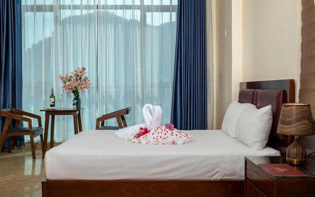 Aroma Cat Ba Sea View Hotel - 14