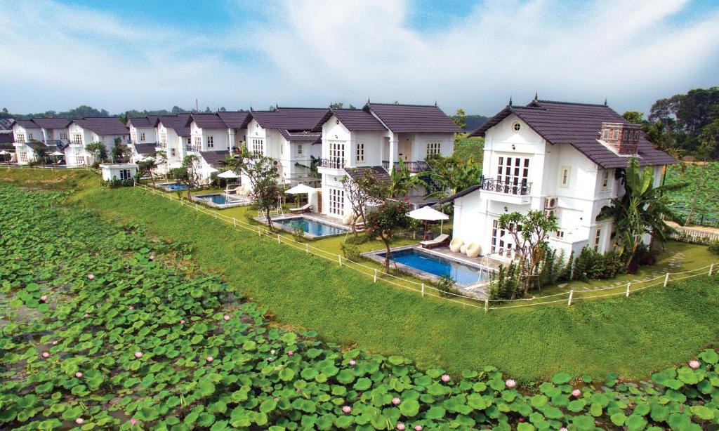 an aerial view of a large house with a yard at Vườn Vua Resort & Spa -by Bay Luxury in Ðồng Phú