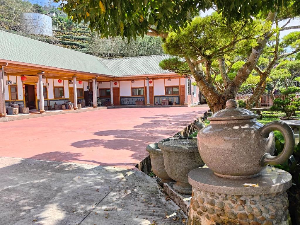 長青居民宿評價、特色體驗、房價資訊、訂房連結 – 紫藤花園與山景秘境 - 照片 3